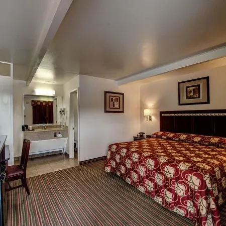Whispering Palms Inn