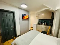Hollybush guest house Hotels near Willowbrook Farm