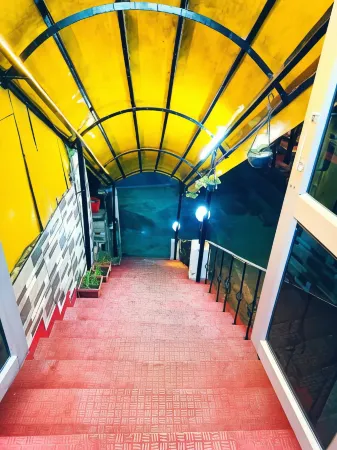 Hotel Holiday Plaza Dalhousie - Near Ghandhi Chowk Mall Road