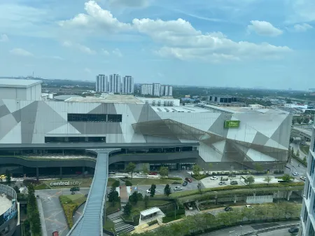 Mama d'Palace @ I-Soho, I-City Shah Alam Отели рядом с достопримечательностью «UOA Business Park Property Gallery»