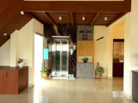 Kira Palace Residency Hotels near CUSAT
