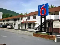 Howard Johnson by Wyndham Lake George Hotels in Lake George