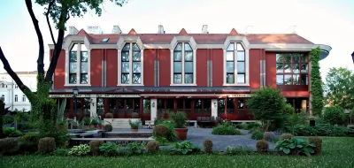 Golden Ball Club Hotels near Széchenyi István University of Győr