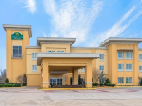 La Quinta Inn & Suites by Wyndham Muskogee Hotels in Muskogee