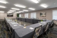 Oxford Suites Portland - Jantzen Beach Hotel di Portland