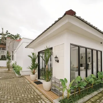 Marina Villa 1 Hotels near Homestay Glamping Omah Sawah