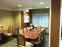 Microtel Inn & Suites by Wyndham Dover - parking