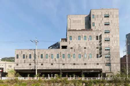 Anyang Boutique Hotel AMA Отели рядом с достопримечательностью «Yeonsung University»