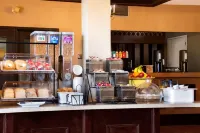 Super 8 by Wyndham Brockville - breakfast