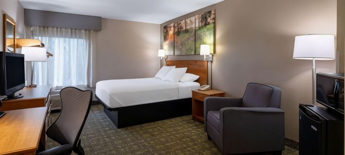 Days Inn & Suites by Wyndham Madison Hotele w: Madison