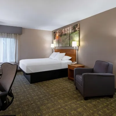 Days Inn & Suites by Wyndham Madison Các khách sạn gần Thư viện Công cộng Madison