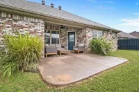 Greenway Getaway: Central to NWA & on the Razorback Greenway Hotels in Rogers