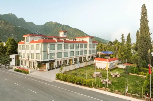 The Vaishnodevi Sarovar Portico - Hot Tub