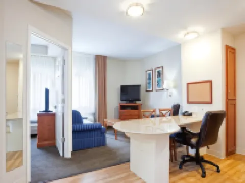 แคนเดิลวูด สวีทส์ แจ็กสันวิลล์ บาย IHG โรงแรมในOnslow County