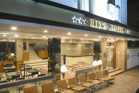 門多查麗茲酒店