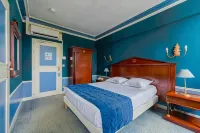 Hôtel les Maréchaux Hotels near Jardin Cher Paul-Bert
