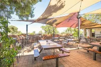 Nightcap at Wanneroo Tavern فنادق في Mindarie