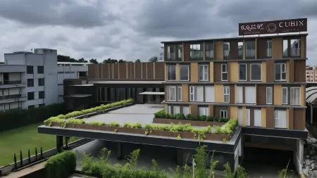 Cubix Hotel Отели в г. Дхарвад
