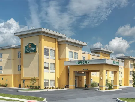 La Quinta Inn & Suites by Wyndham Harrisburg-Hershey Отели в г. Скайлайн Вью