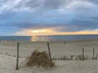 Nice and new cozy furnished chalet for 4 people, 800 meters from the beach. Hotels in Petten
