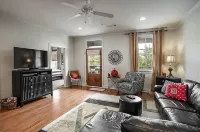 Game Day Condo right on the strip. Walking distance to Bryant Denny Stadium!