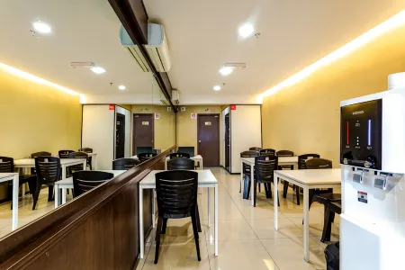 PP Hotel by Moxy Отели рядом с достопримечательностью «Nagore Square»