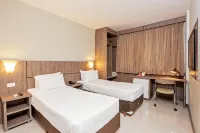 古裡提巴託雷斯大道斯里姆飯店 Vitoria Bar e Minimercado附近的飯店