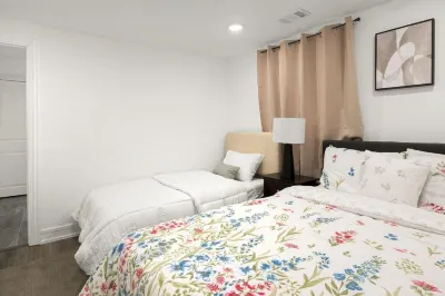 Charming 2-bedroom apartment in fabulous Chicago with WiFi, Game Space Hotels near Midway International Airport