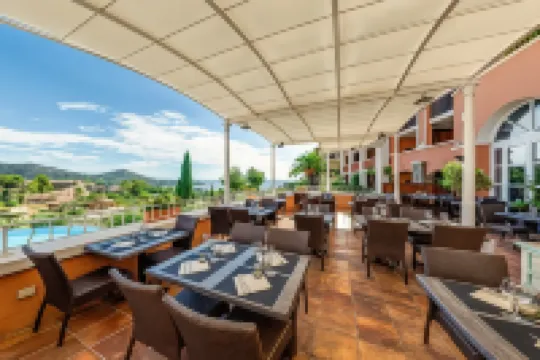 โรงแรมดิเอสเทรล ปิแยร์ & วาแคนซ์