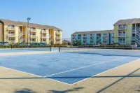 Peaceful, Gated Community with Indoor & Outdoor Pools.Walk to Beach, Dining &Fun