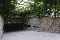 Duobei Cloud Hotel - parking