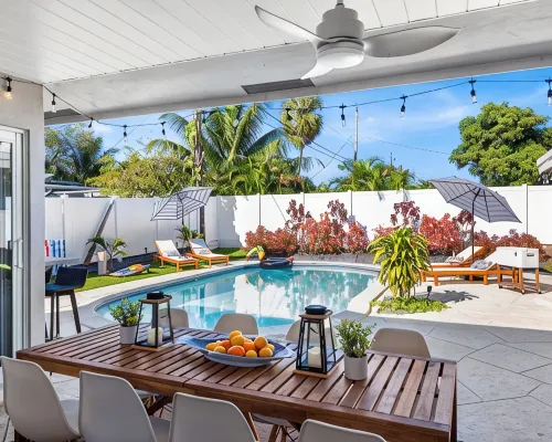 Private Pool - Outdoor Dining - Tropical Oasis Hotels in Oakland Park