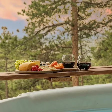New 4BR Luxe Getaway Stunning Views/ Hot Tub/ Home Theater & Games- Pet Friendly