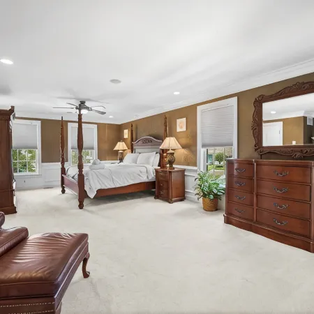 Pool - 7 Bedrooms - Close to beach