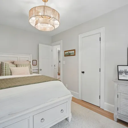 Recently Remodeled! Charming 2-bedroom bungalow in terrific DSM neighborhood