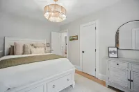 Recently Remodeled! Charming 2-bedroom bungalow in terrific DSM neighborhood - 방갈로