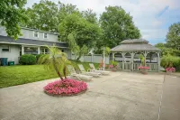 IN-GROUND POOL, Large Private Fenced Yard, Dining Gazebo, Outdoor Kitchen/Bath - 民宿