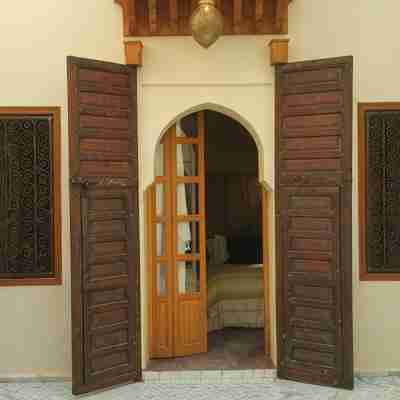 Ryad Dyor Hotel Exterior