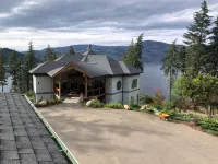 Semi-lake front on Shuswap lake with private beach dock and bouy. - Jacuzzi