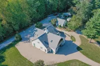 Farm Stay with Horses & Pool with Mountaintop Views - homestay