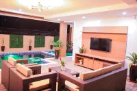 TJM Hot Spring Villa 1, a spacious 5-bedroom, with WiFi, AC in serene Los Baños - ヴィラ