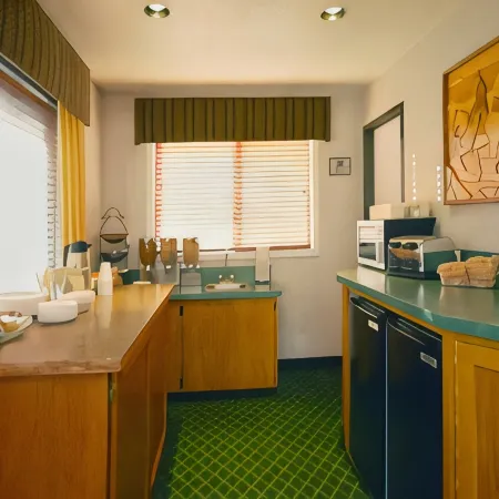 Oakridge Inn & Suites