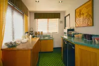 Oakridge Inn & Suites