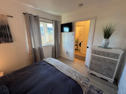 3BR 1.5Ba - Private Hot Tub & Game Room!! 2 Pets stay free! - Homestays