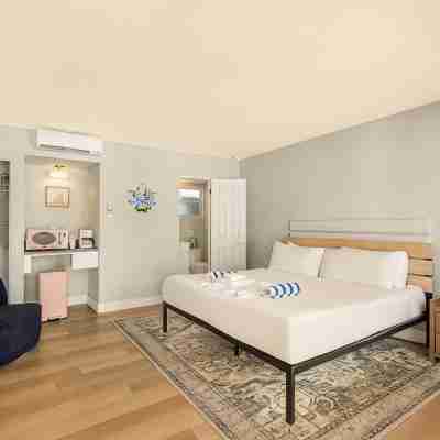 Pool - Free Parking - Apartment - 500 Feet from Beach Rooms