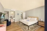 Pool - Free Parking - Apartment - 500 Feet from Beach - Condos