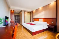 Jinggu Yingjiang International Hotel - parking