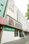 Borrman Hotel (Xinyang Shihe district government store) - Bintang 2