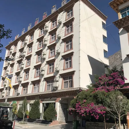 Derong Tawang Business Hotel
