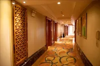 East to Hongqinglou Hotel - parcheggio
